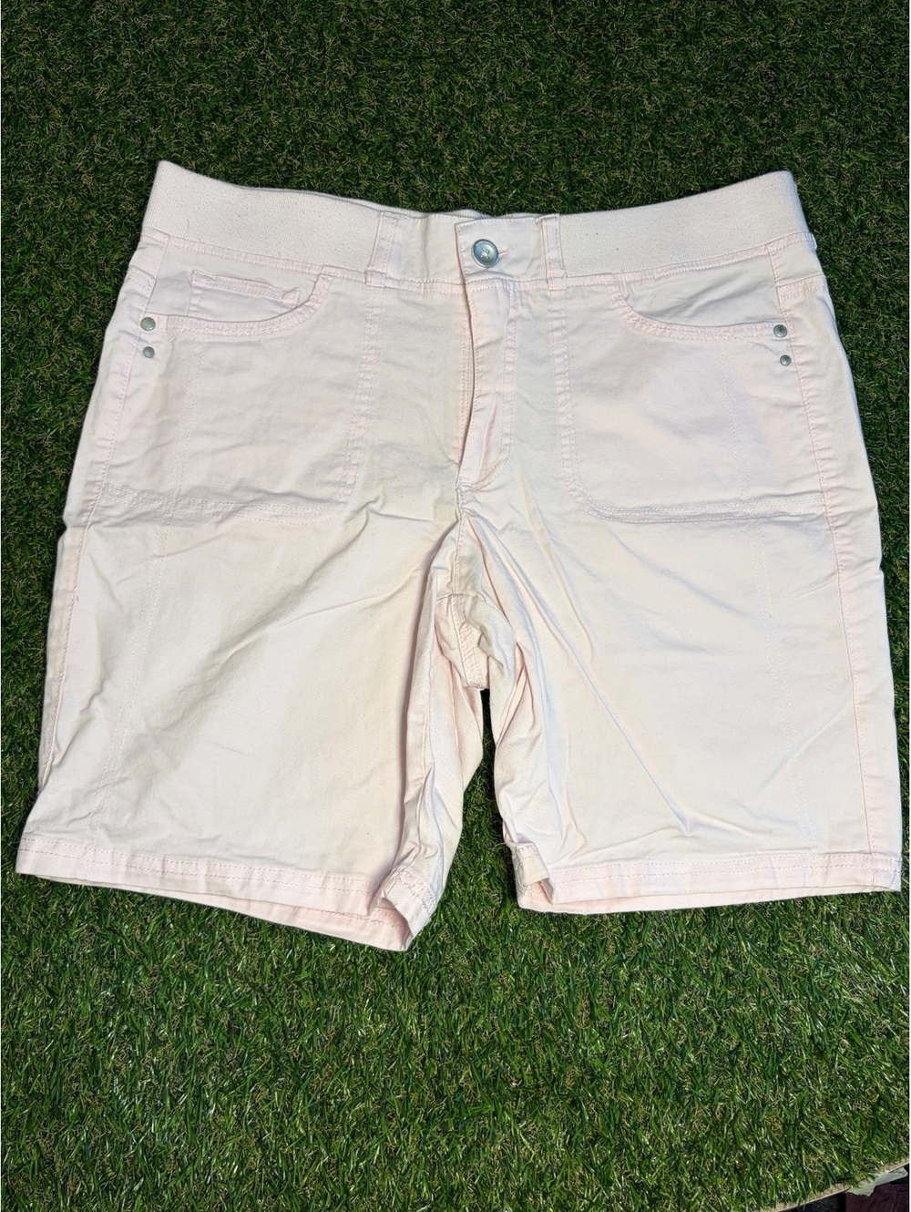 Gloria Vanderbilt Women's Light Pink Shorts Size 10